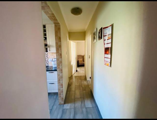 2 BEDROOM TOWNHOUSE FOR SALE IN CASTLEVIEW